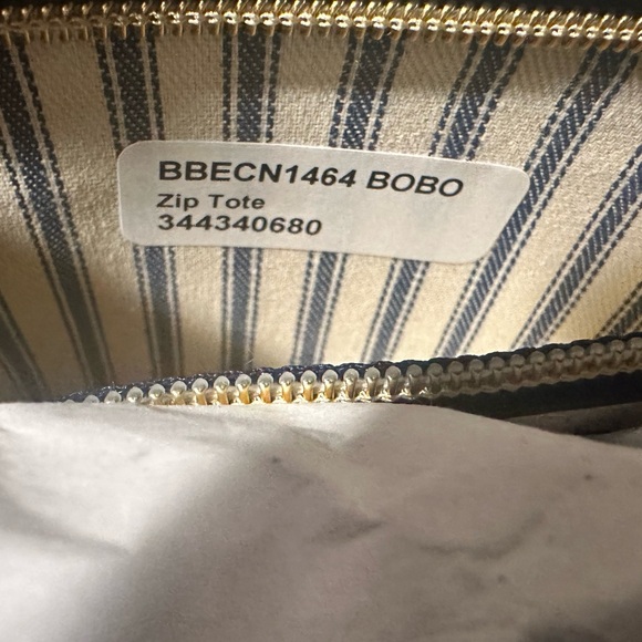 New Dooney and Bourke Zip Top Tote with Matching Wallet - Picture 7 of 11